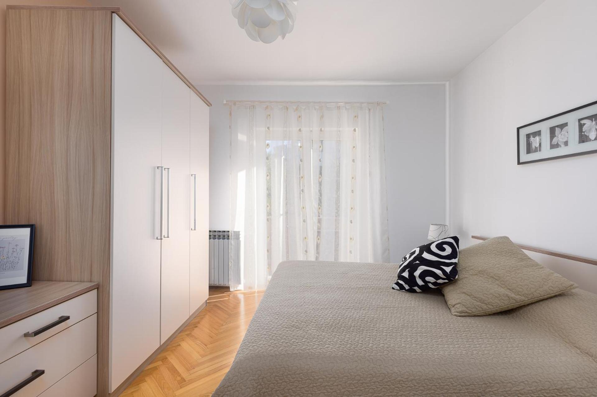 Apartment Emi