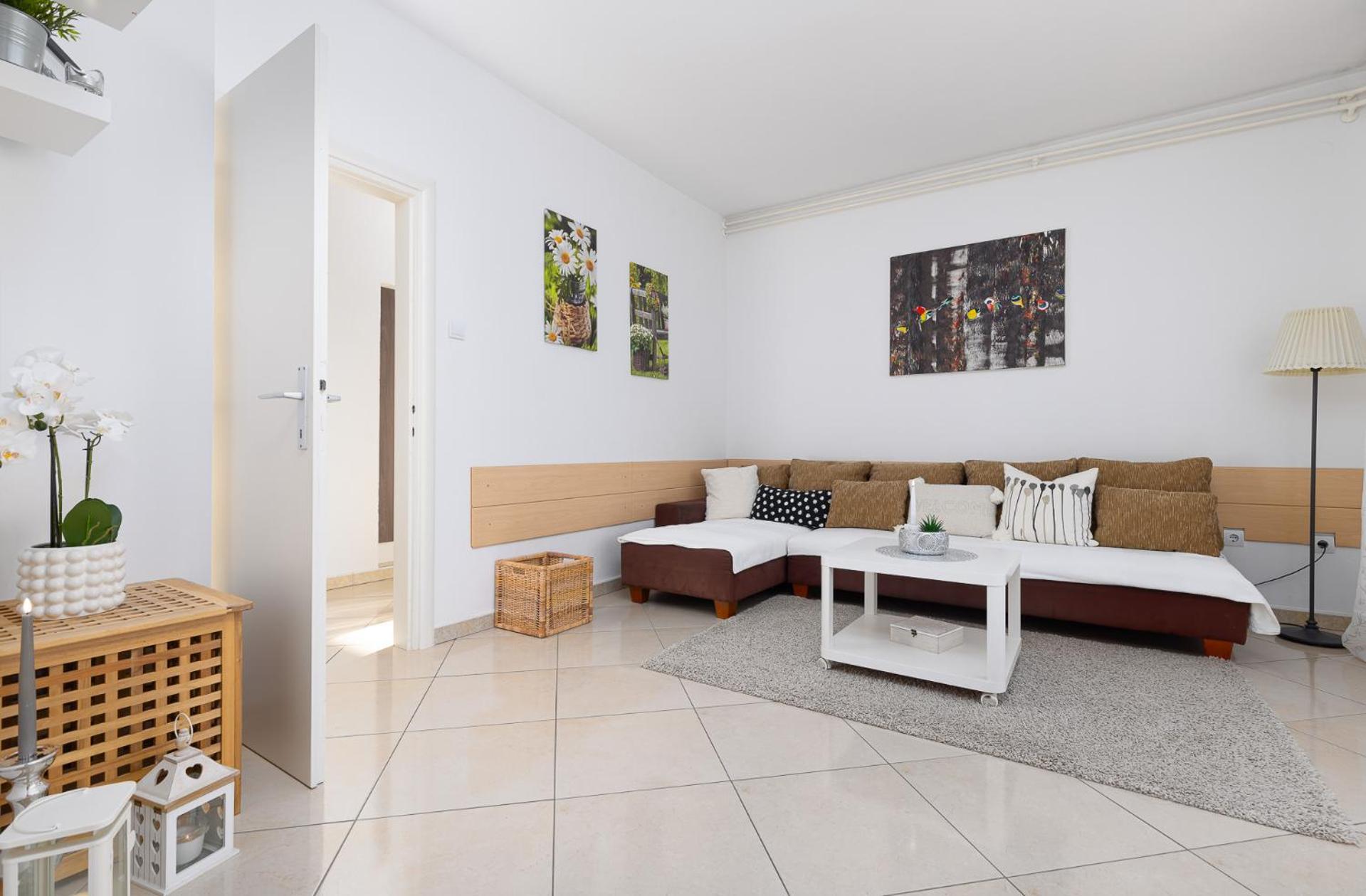 Emi Apartment